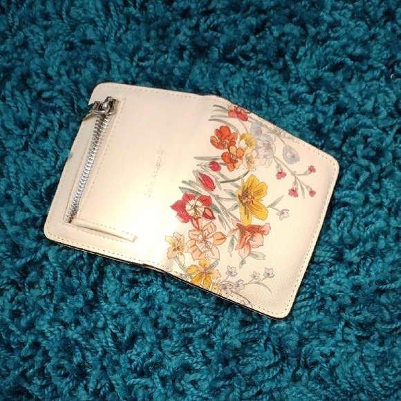Safe Keeper Handbags - Floral White Wallet